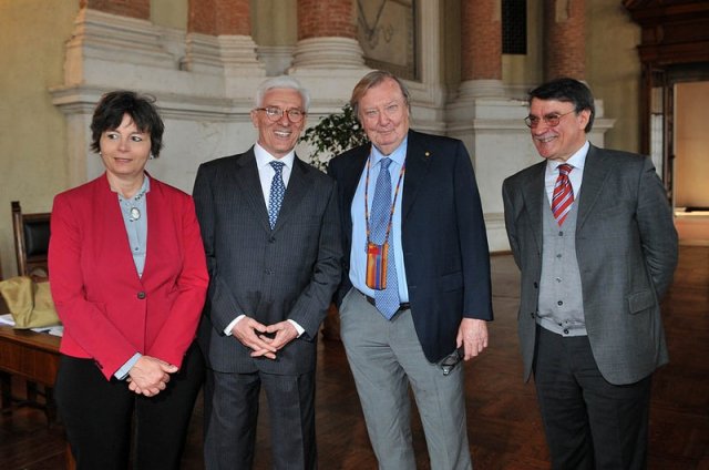 Conferenza promossa dalla Nuova Libreria Rinascita, sulla Scienza e la Tecnica, con il premio Nobel e senatore a vita,Carlo Rubbia, e con la scienziata Maria Chiara Carrozza. Salone Vanvitelliano (palazzo Loggia), 11.5.2015